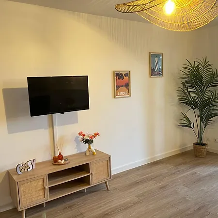 아파트 T2 Lumineux, Jardin Prive Et Piscine 바이어스
