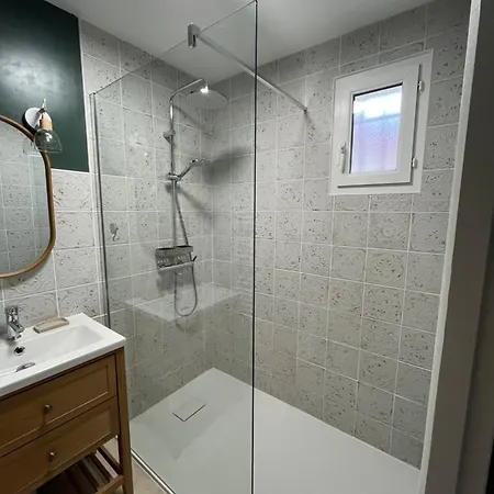 T2 Lumineux, Jardin Prive Et Piscine Apartmán